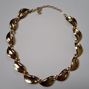 Vintage Trifari Women's Necklace Tone Gold